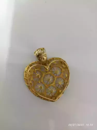 Golden heart pendant 