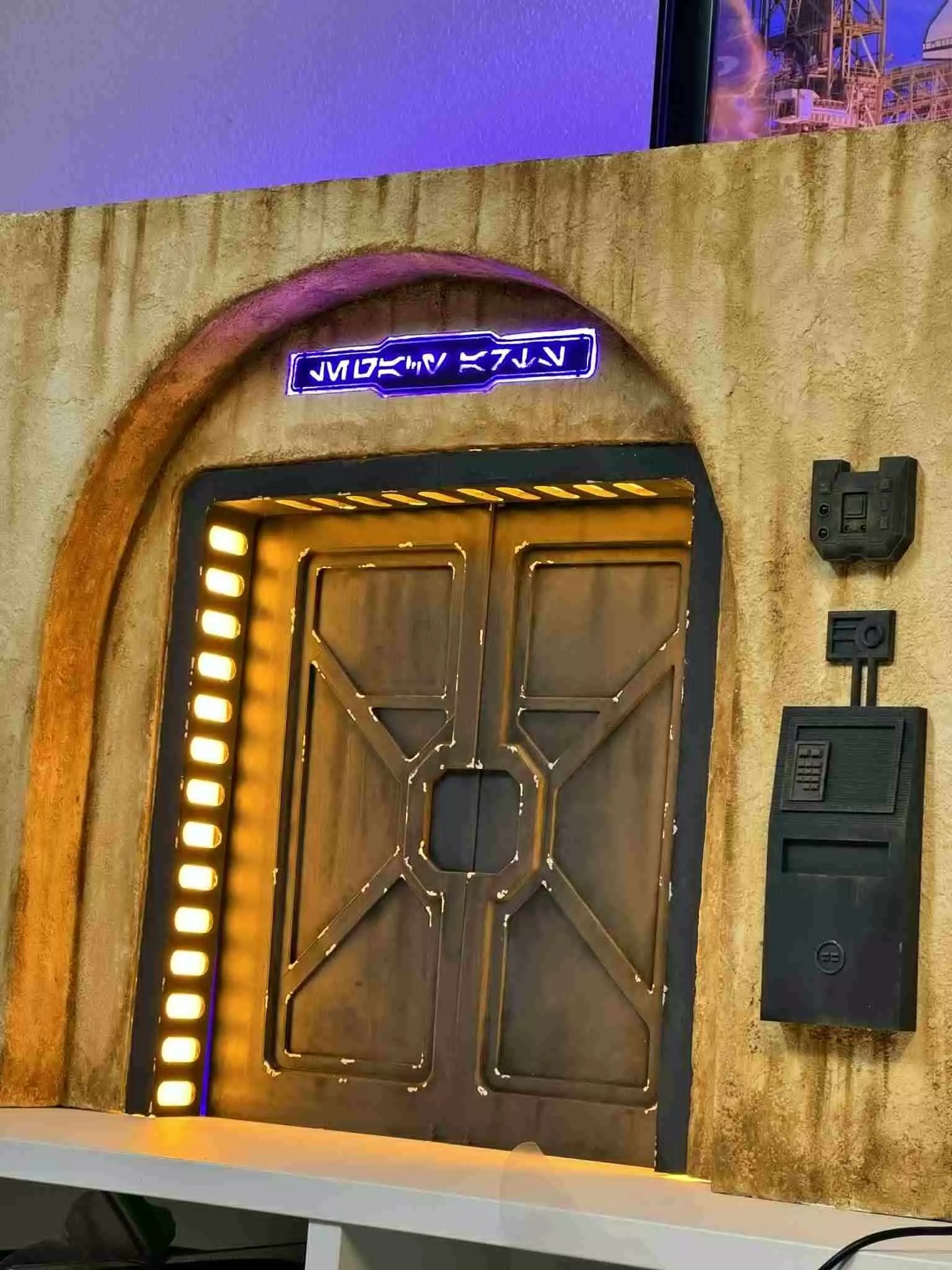 Droid Depot door 1-6 scale Hottoys 3D print model_17