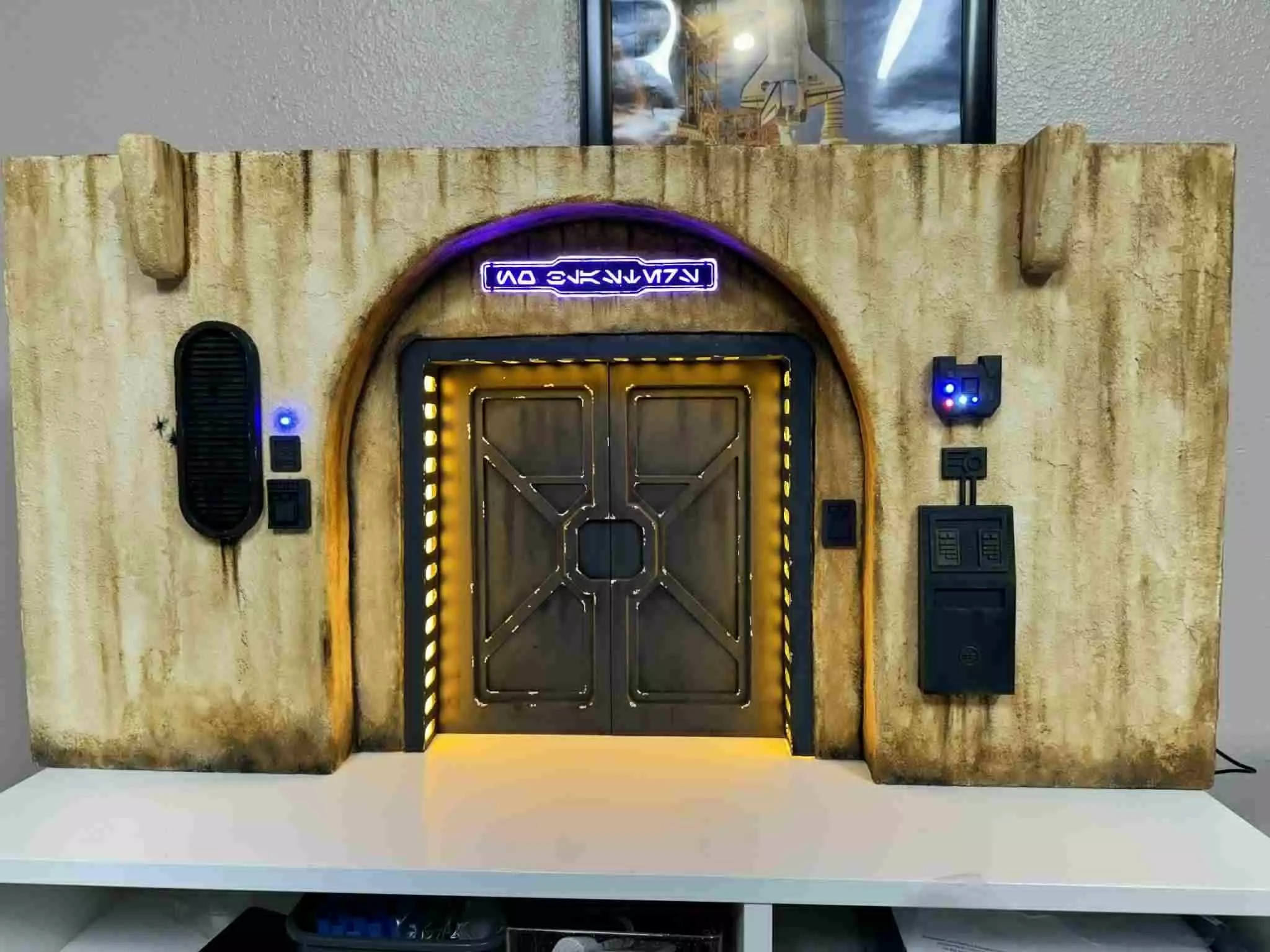 Droid Depot door 1-6 scale Hottoys 3D print model_18