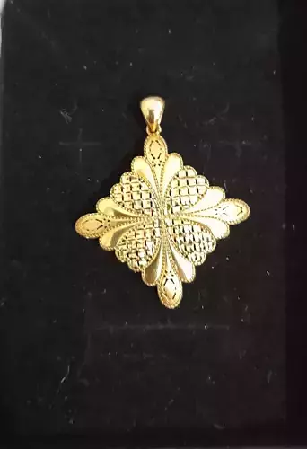 Golden Elegance Penda