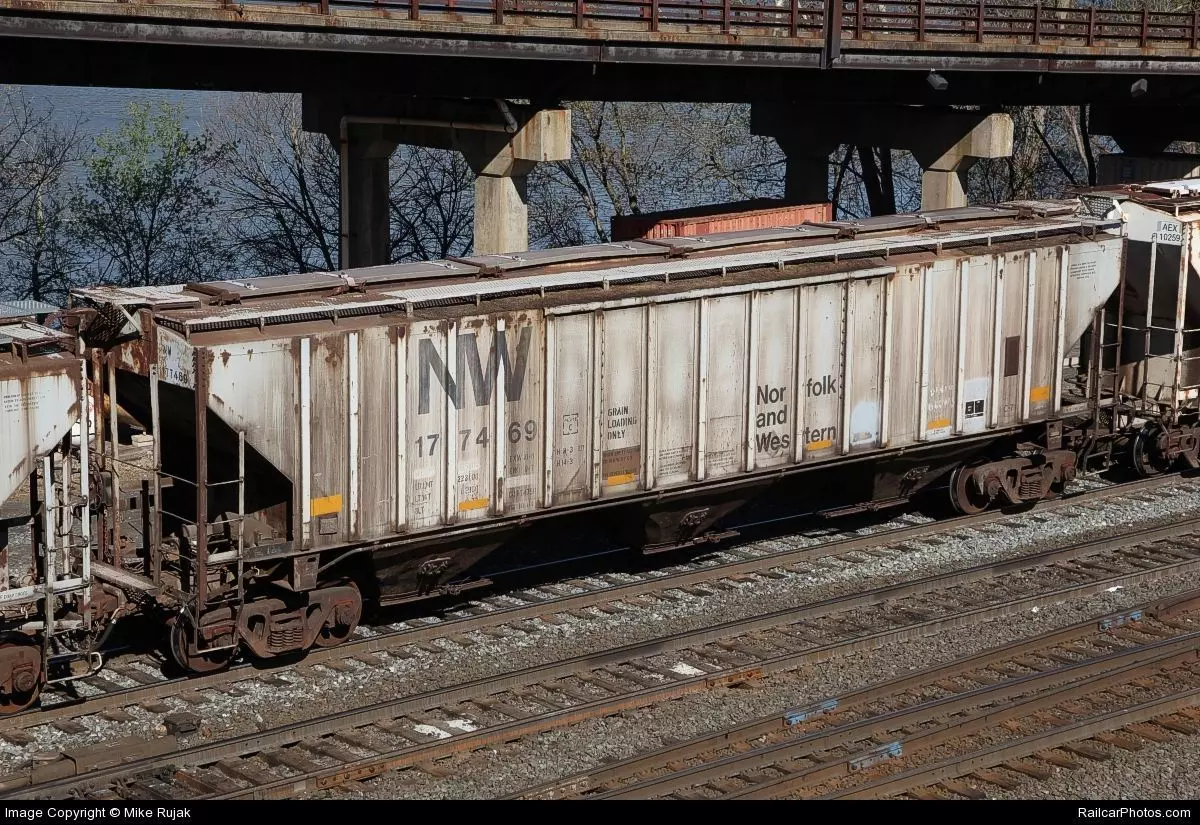 HO NW Roanoke Shops HC-71 3-Bay Covered Hopper 3D print model_11