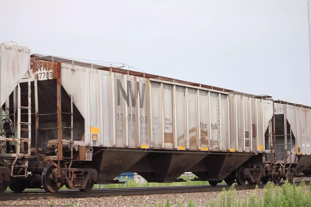 HO NW Roanoke Shops HC-71 3-Bay Covered Hopper 3D print model_8