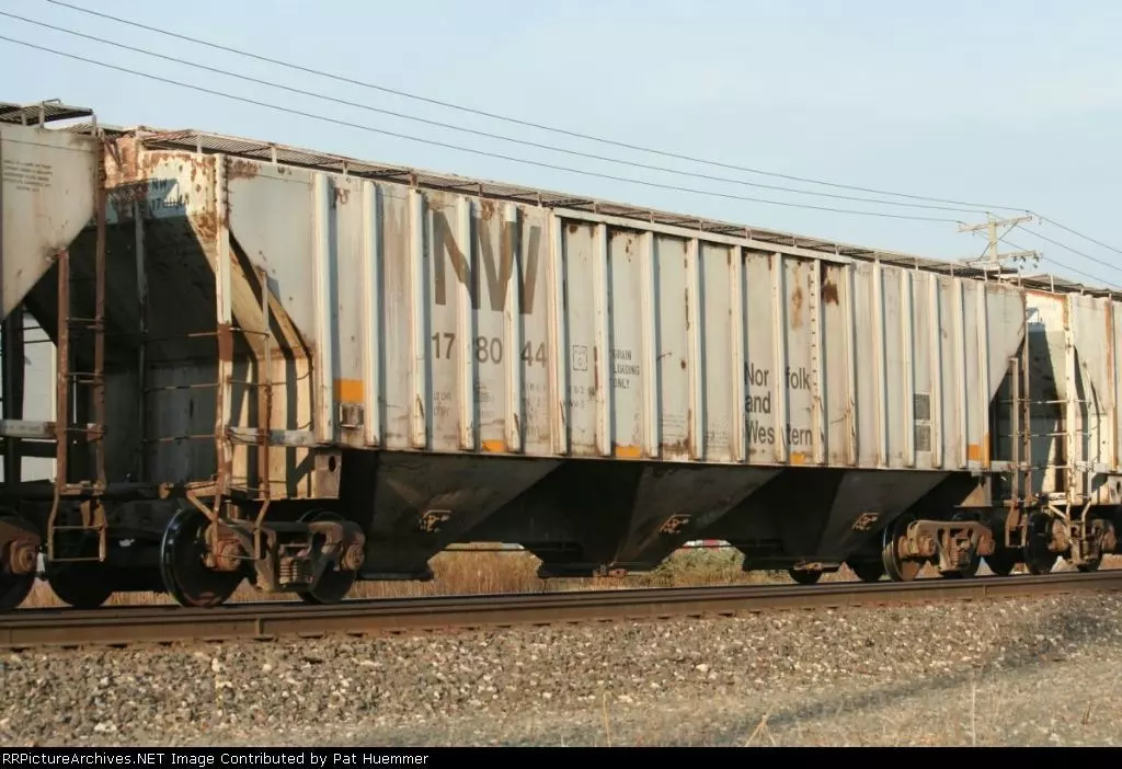 HO NW Roanoke Shops HC-71 3-Bay Covered Hopper 3D print model_4