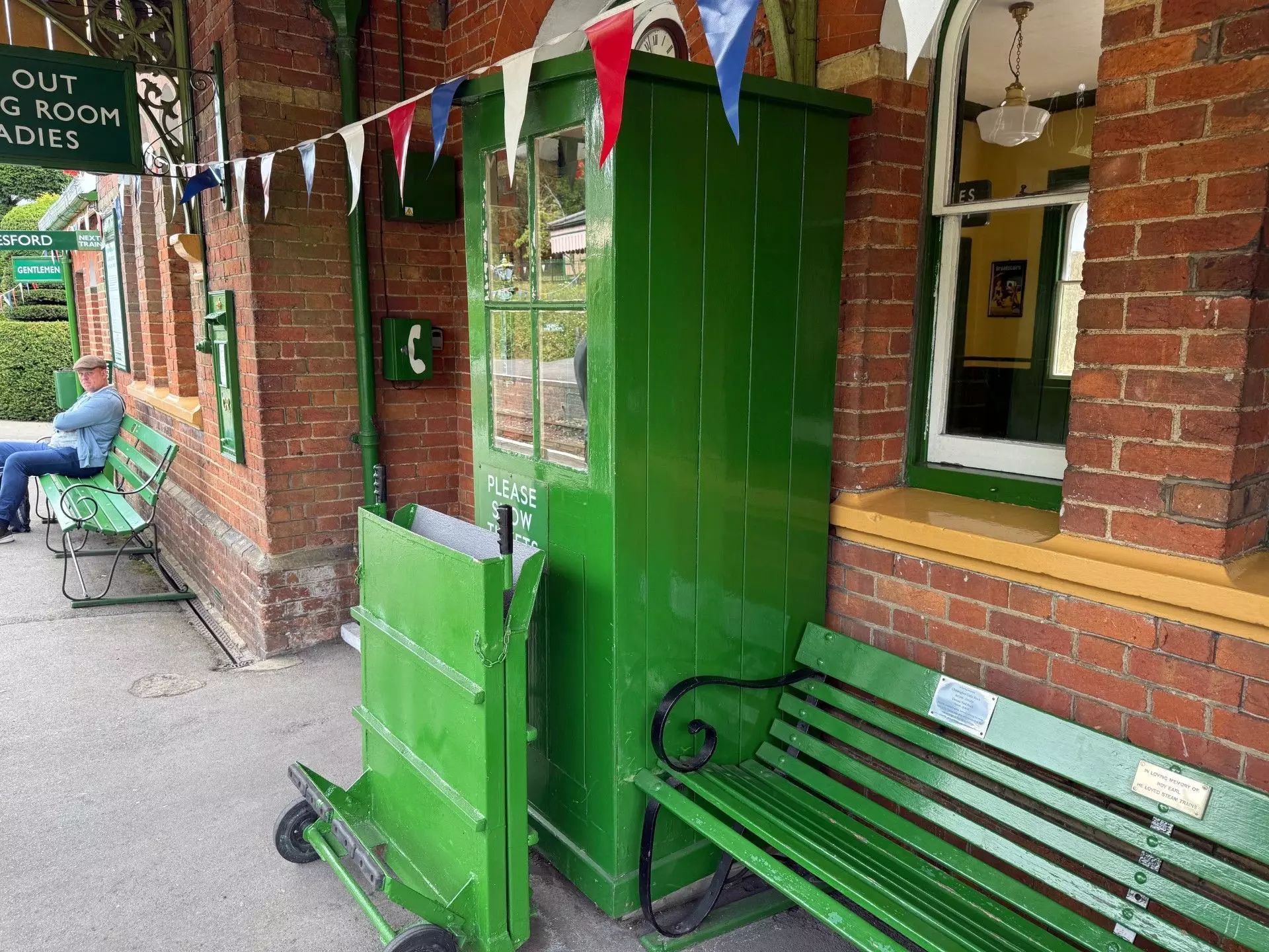 Model Railway Ticket Collectors Hut 3D print model_12