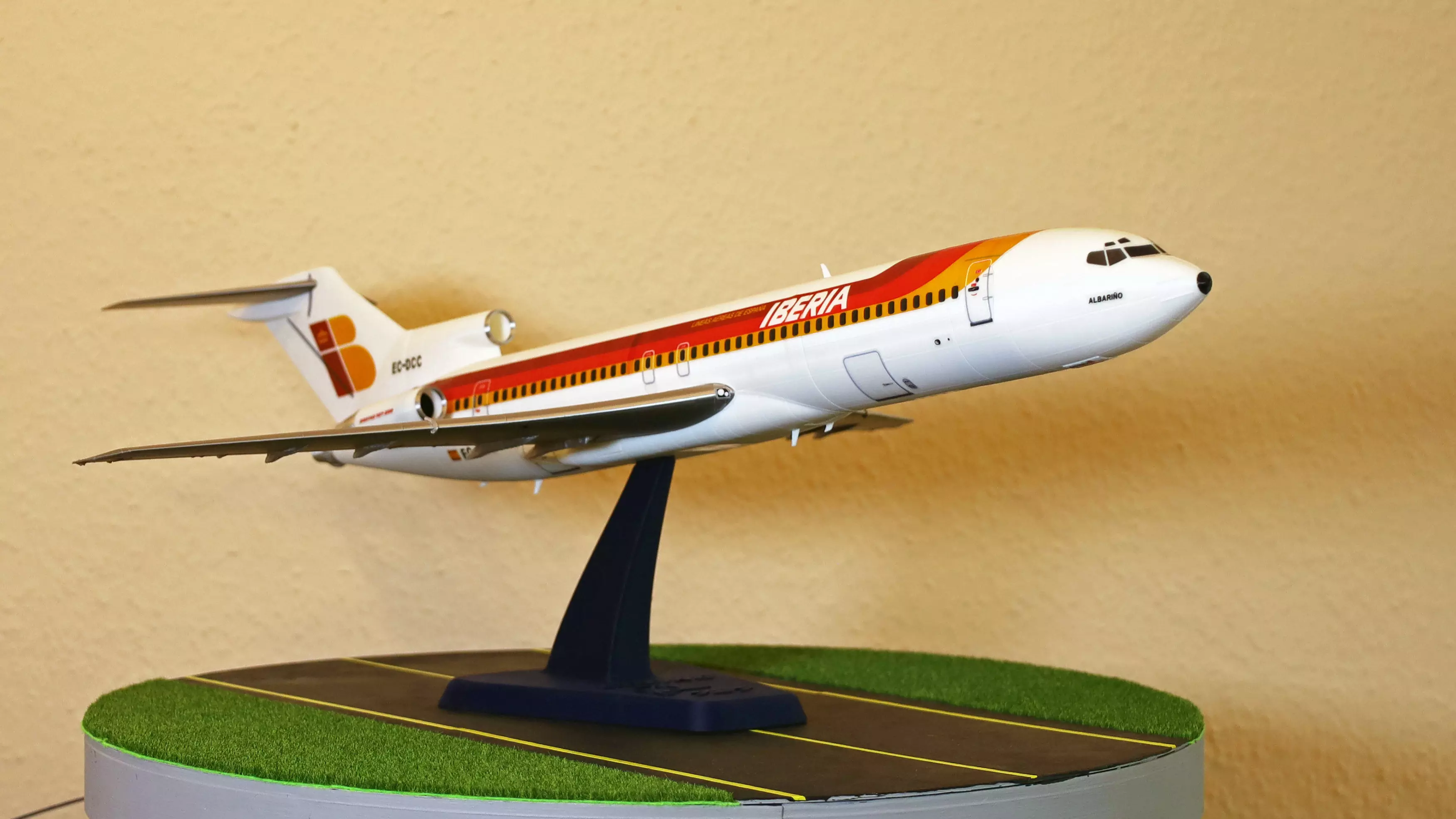 26208 Model kit Boeing 727-200 Up dm 3D print model_5