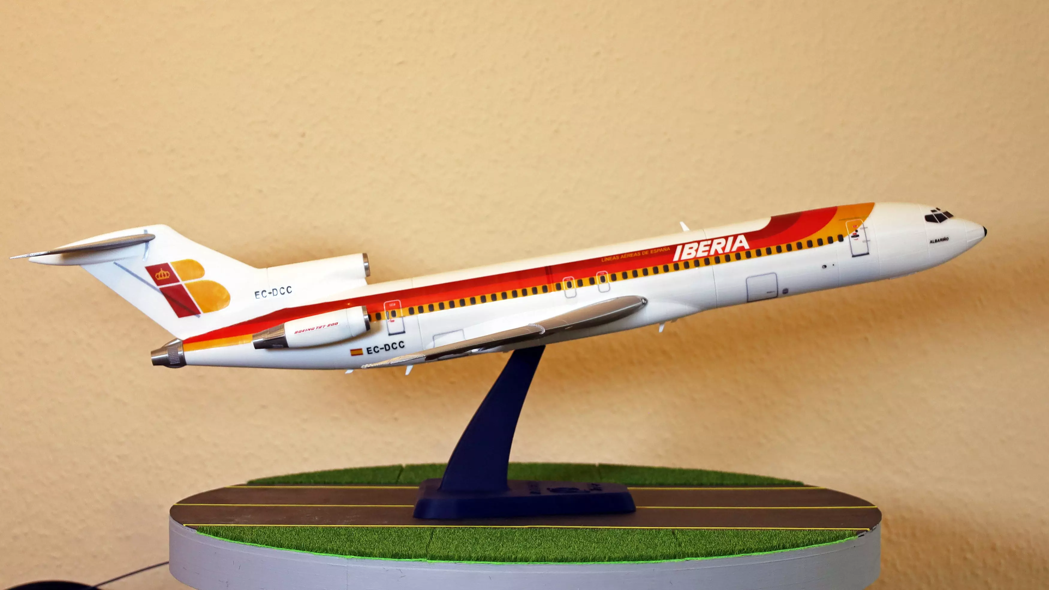 26208 Model kit Boeing 727-200 Up dm 3D print model_6