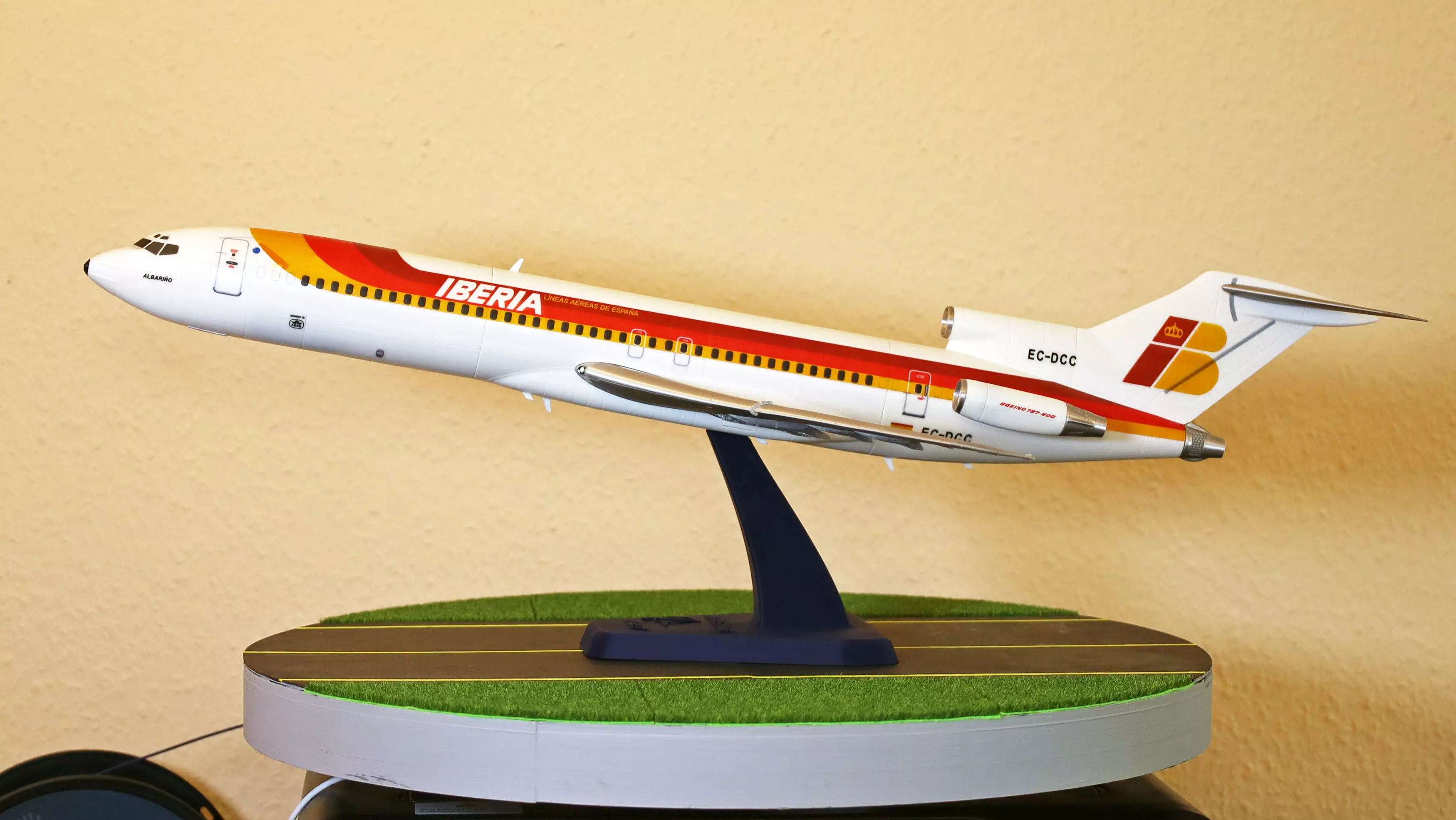 26208 Model kit Boeing 727-200 Up dm 3D print model_2