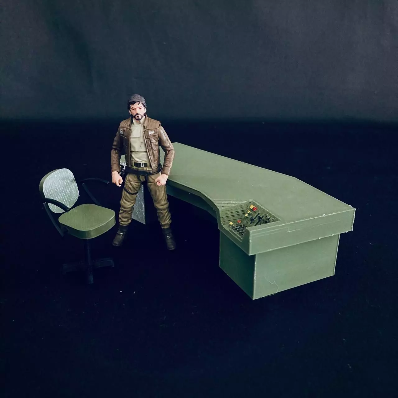 Chief Inspector Room Table and Chair - Morlana One 3D print model