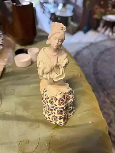 Porcelain Praying Lady Figurine 3D Model