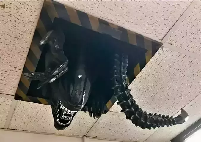 Ceiling Xenomorph Updated