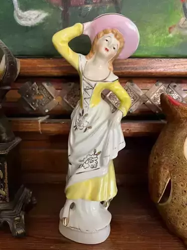 Vintage Lady Figurine 3D Model  Porcelain Style Sculpture