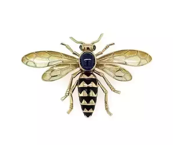 Bee brooch 