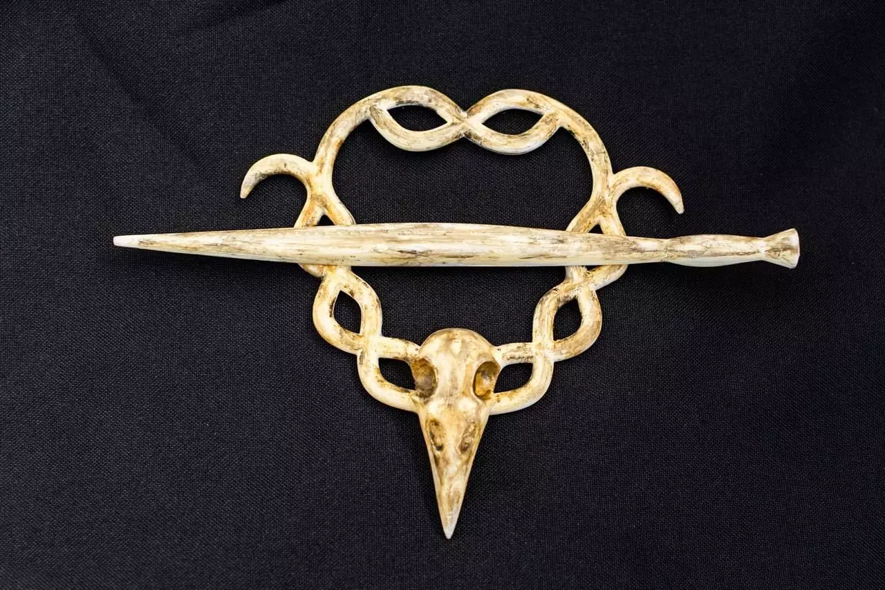 Crow Skull Stick Barrette Hairpiece 3D print model_2