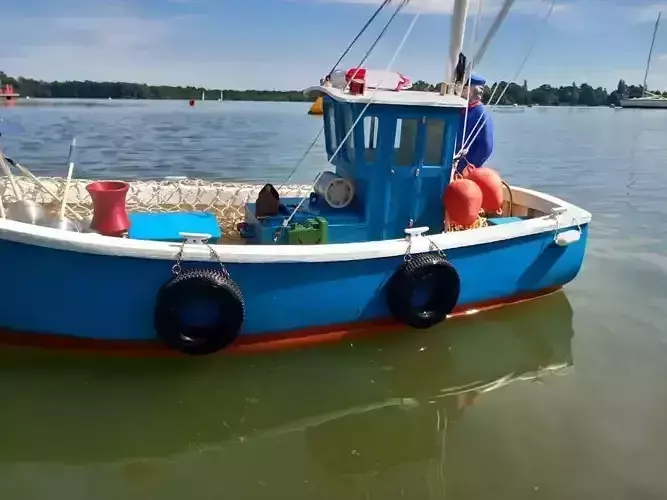 Six-wheeled Navy Ship