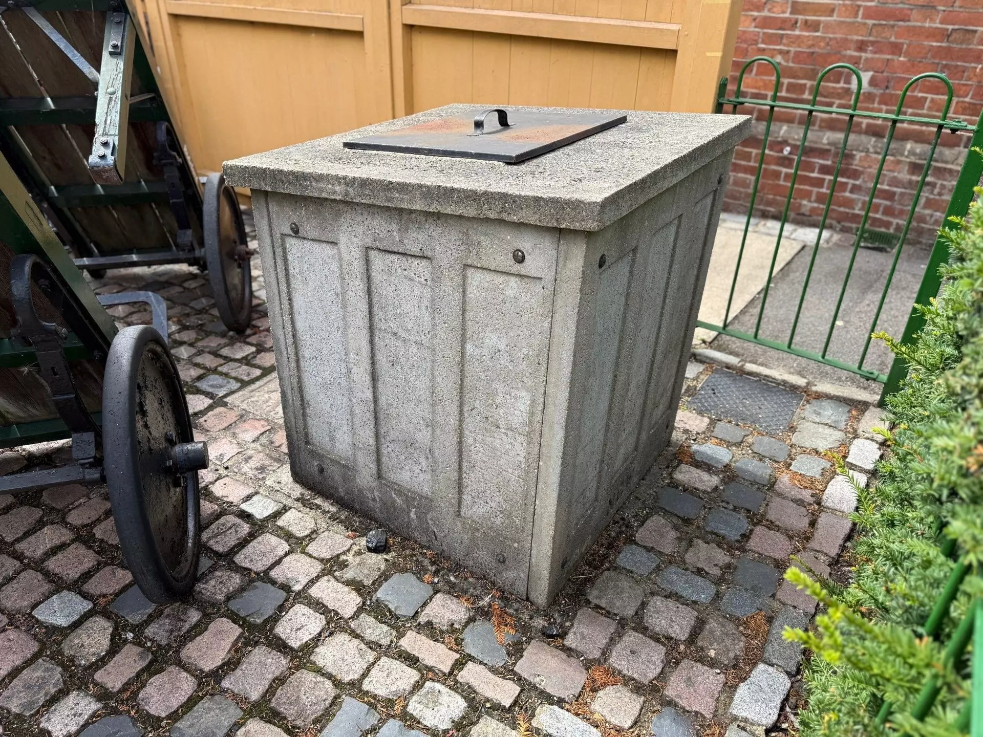 Model Railway Small Coal Bunker 3D print model_12