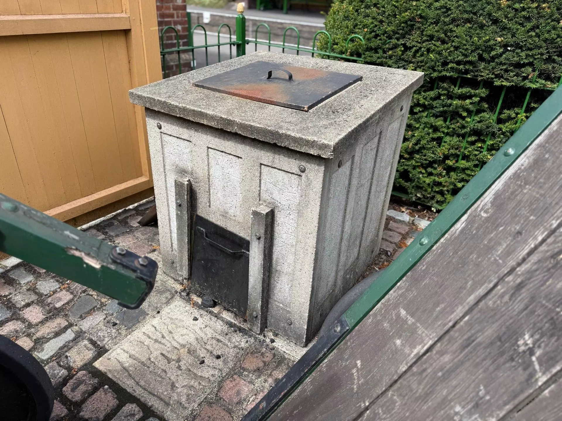 Model Railway Small Coal Bunker 3D print model_0