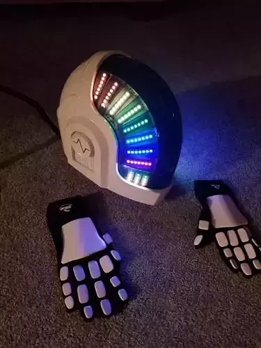 DAFT PUNK GUY HELMET WITH GLOVES ARDUINO