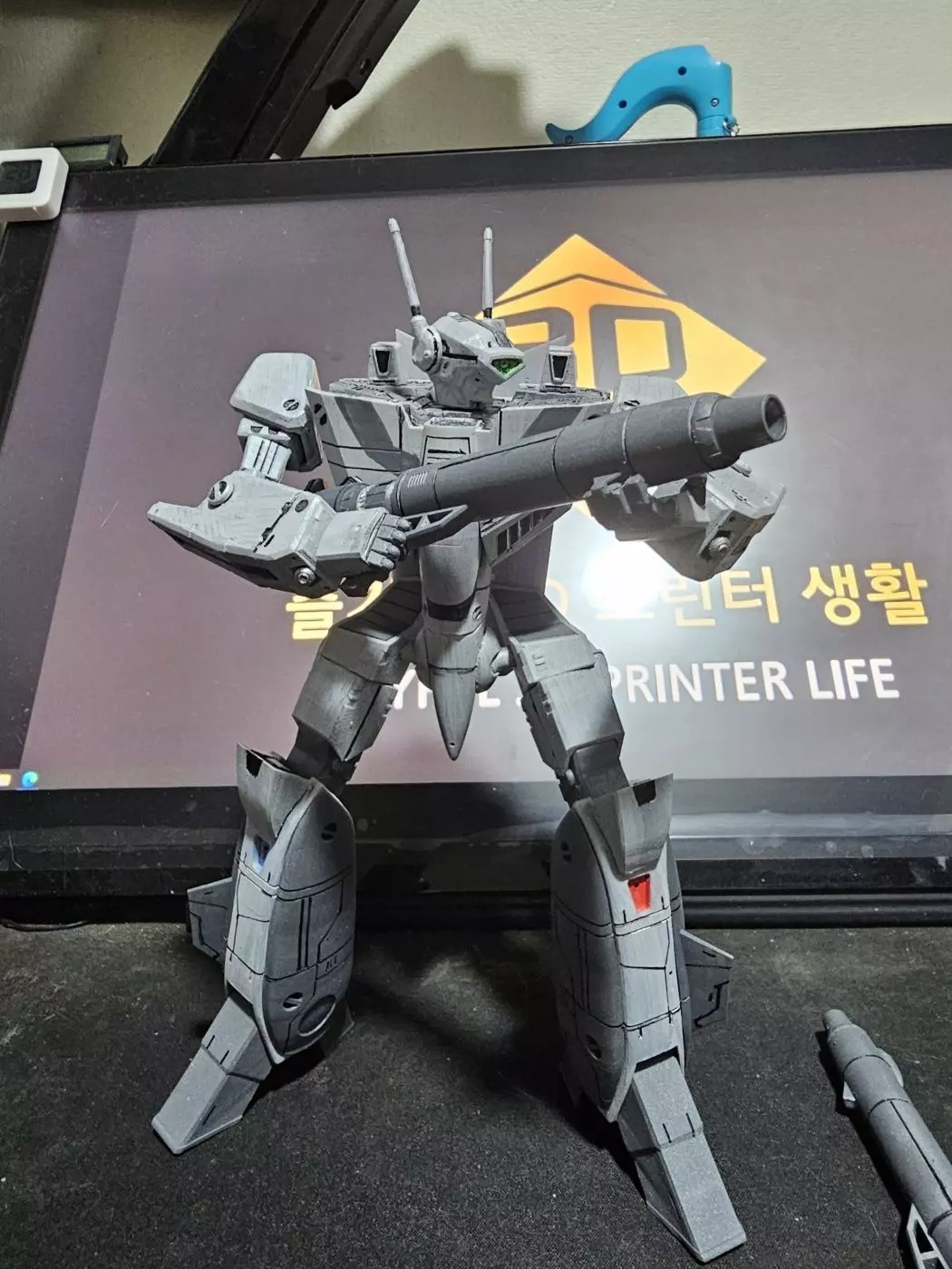 Macross VF-1J Valkyrie Battloid 3D print model_5