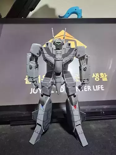 Macross VF-1J Valkyrie Battloid