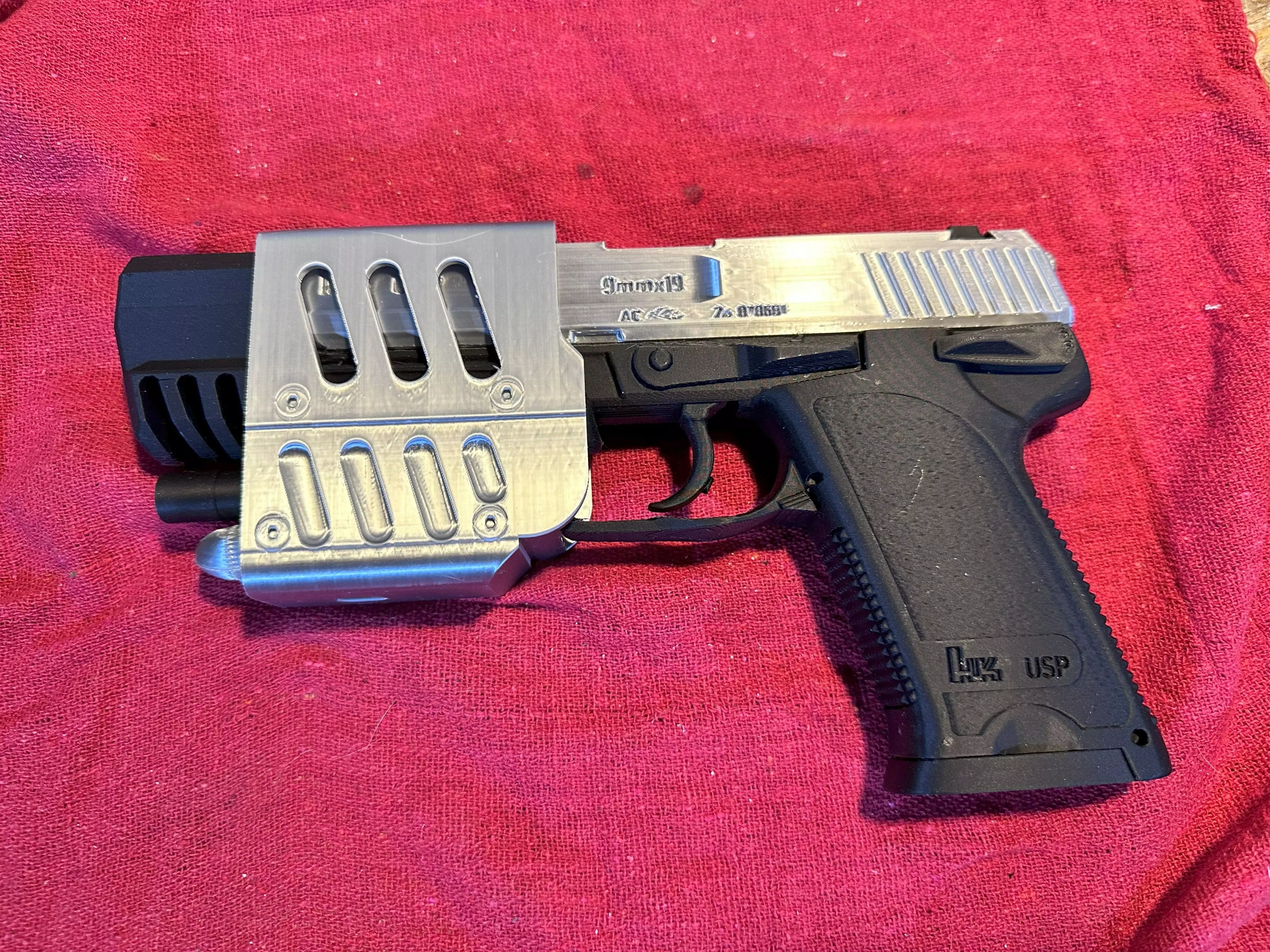 Blade 2 Live Fire USP Match Prop w LAM - Wesley Snipes 3D print model_0