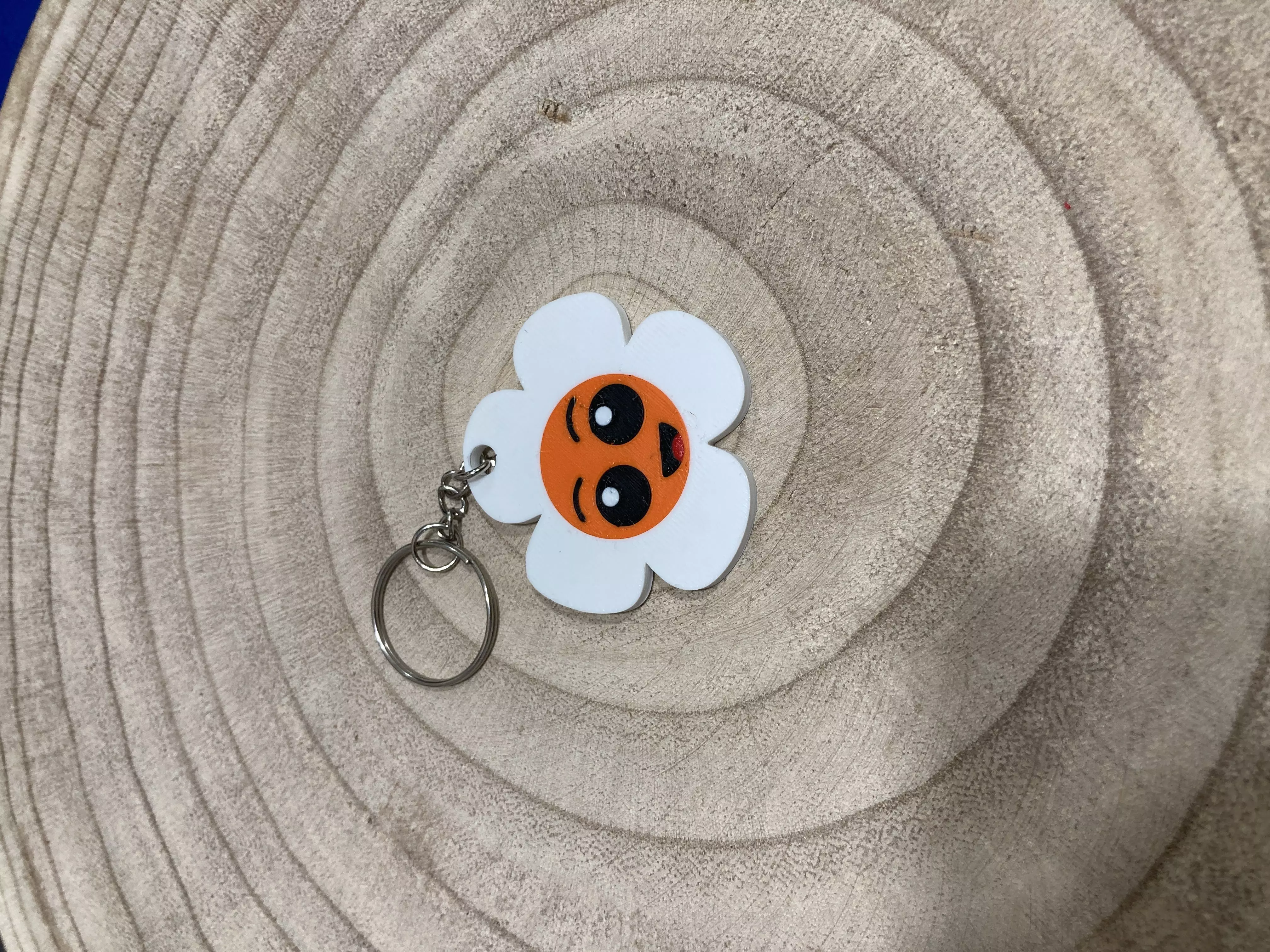 Smiling flower keychain Llavero Flor Sonriente 3D print model_1