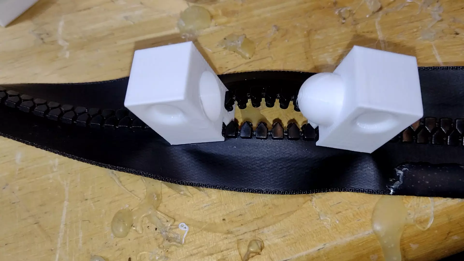 Bedbugs zipper and sliders 3D print model_0