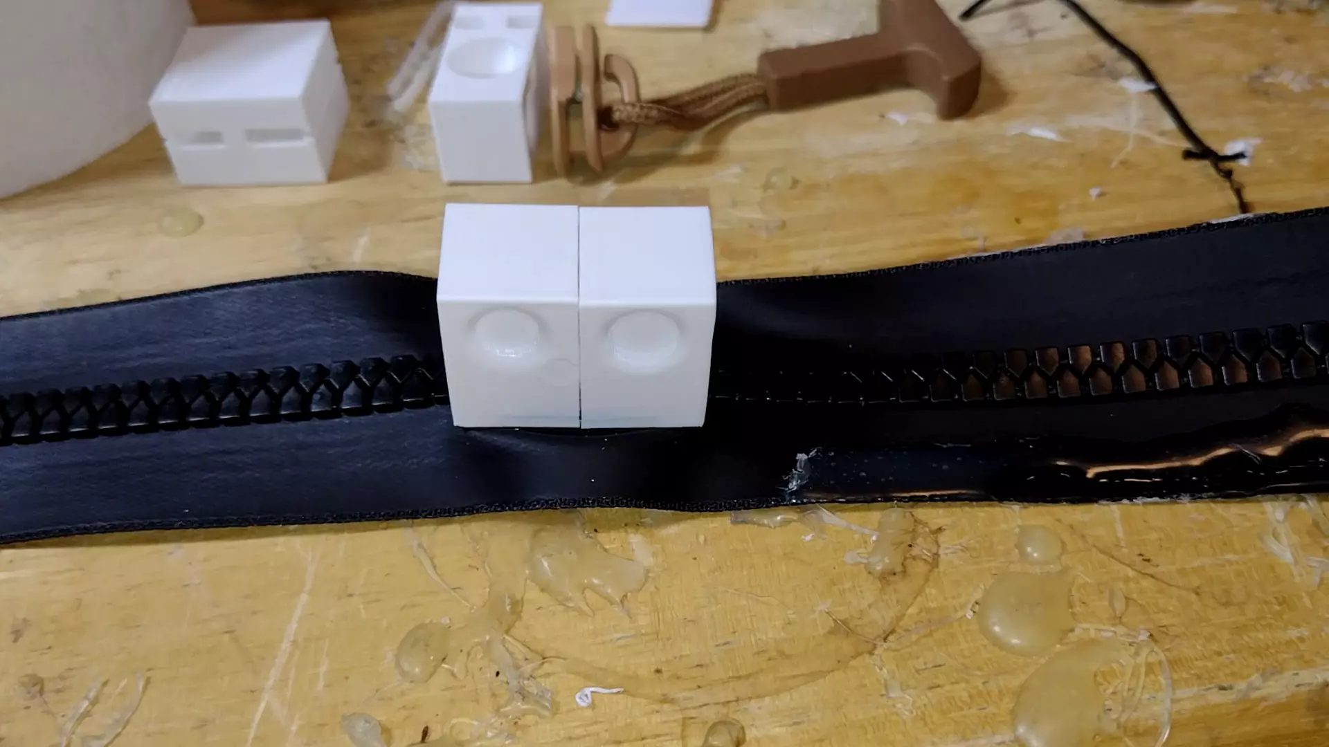 Bedbugs zipper and sliders 3D print model_4