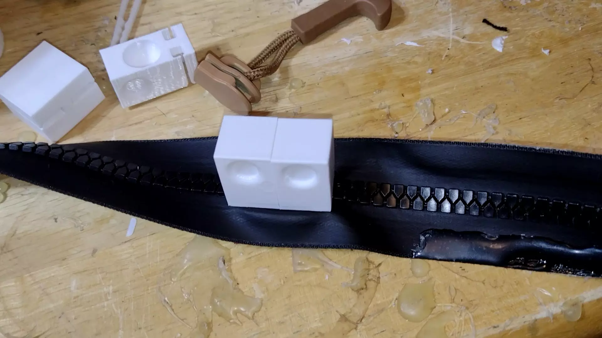 Bedbugs zipper and sliders 3D print model_2