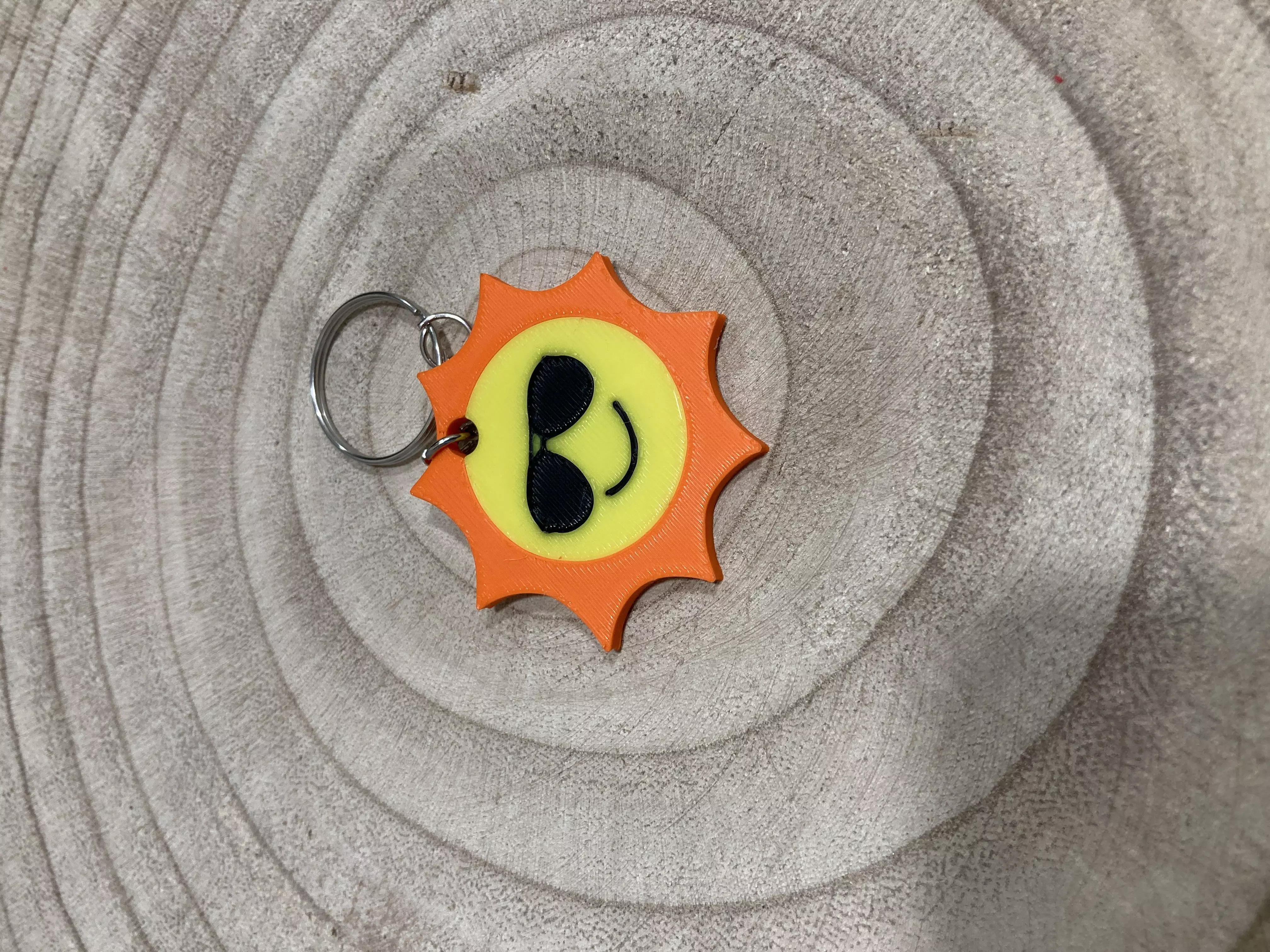 Happy Sun Keychain Llavero sol sonriente 3D print model_1