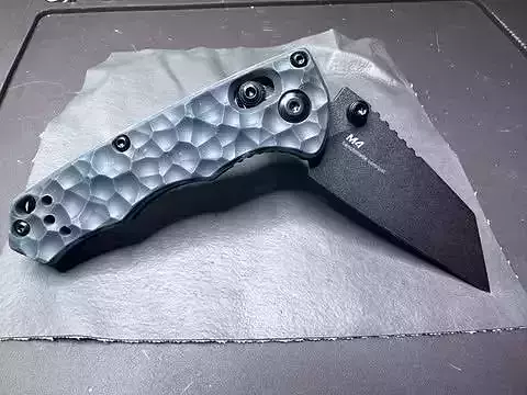 Benchmade Full Immunity Scales Cavern