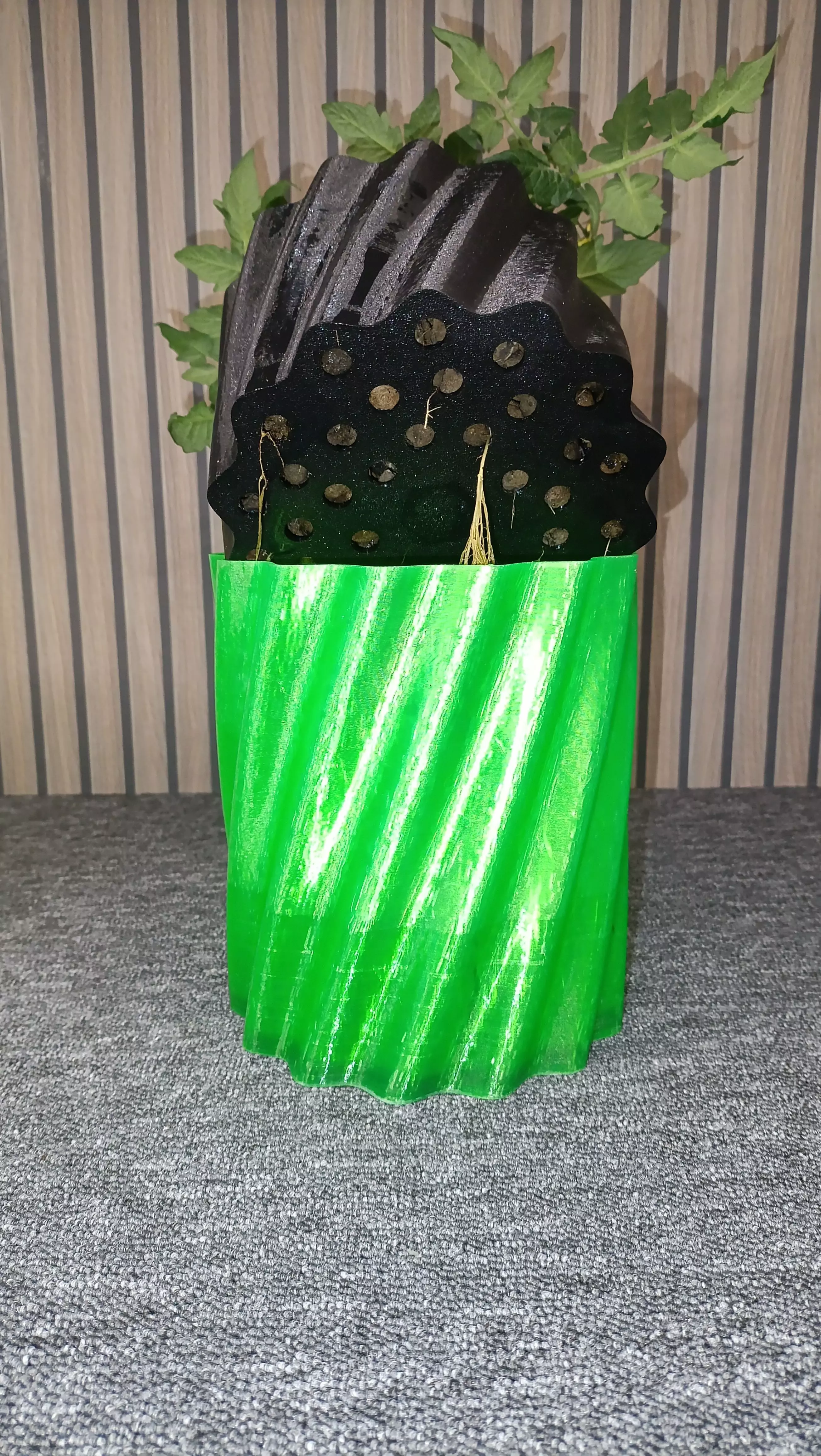 Self Watering Planter 3D Printable STL 3D print model_3