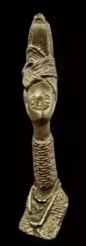 Female Figure with Coral-bead Low-poly 3D model Female Figure with Coral-bead Low-poly 3D model