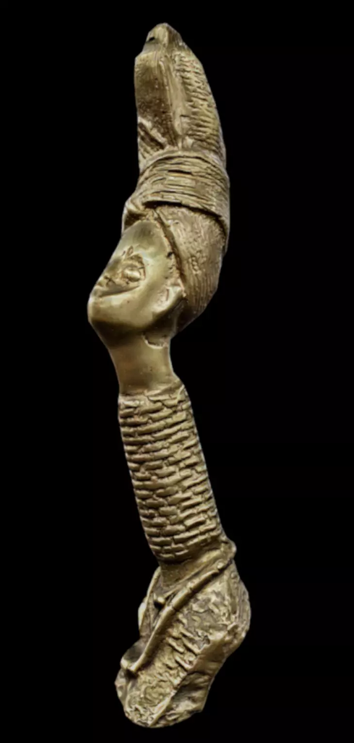 Female Figure with Coral-bead Low-poly 3D model_1