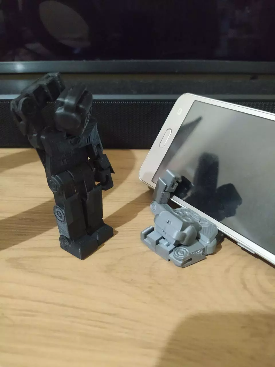 Articulated Robot 3D Printed Cell Phone Holder SMARTPHONE Free 3D print model