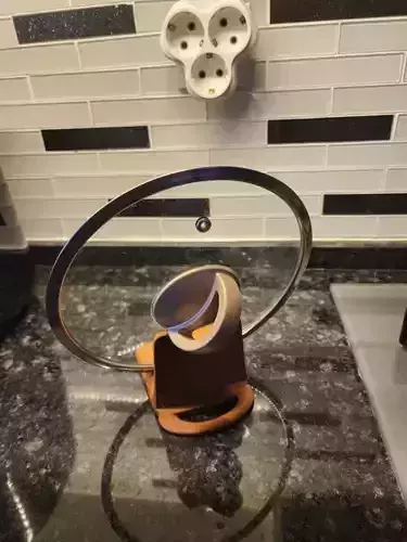 Adjustable Pot Lid Holder