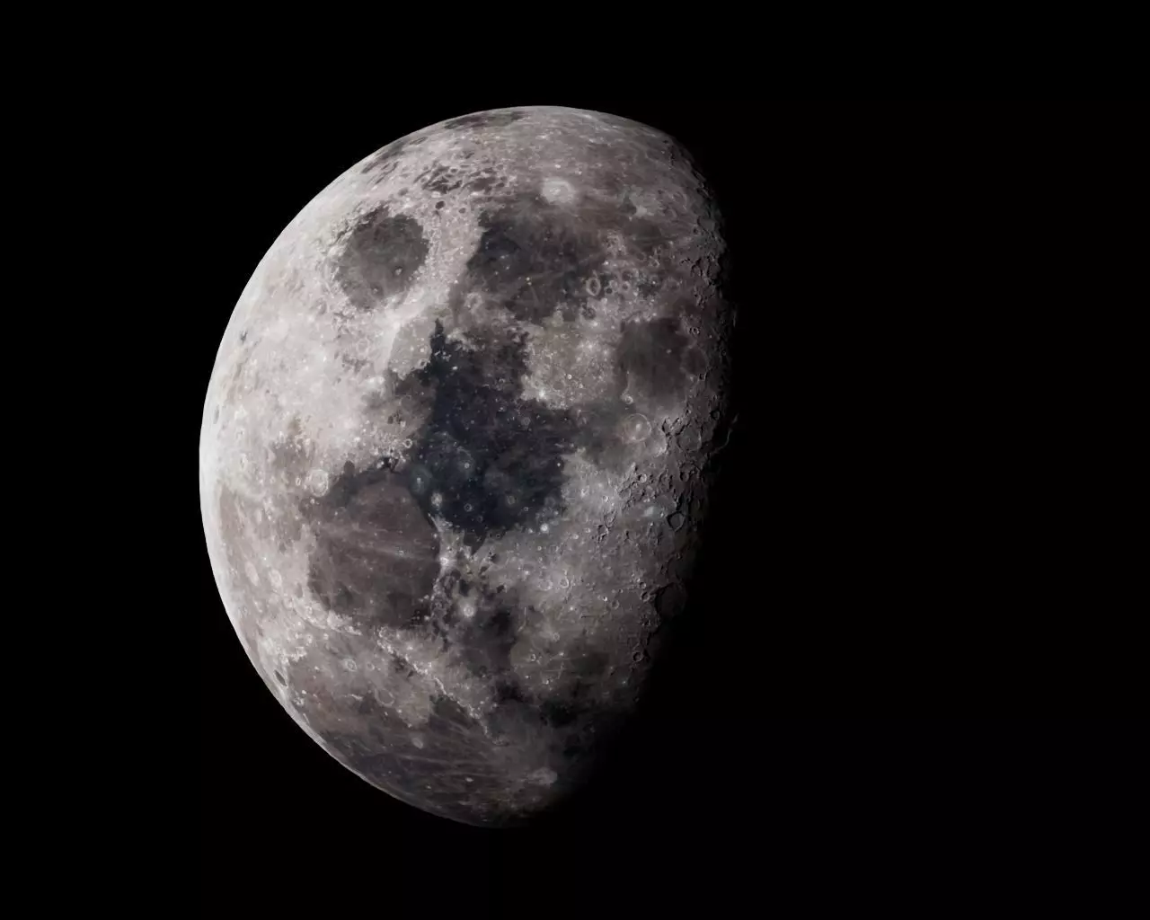 Highly detailed 16K Moon 3D model_0