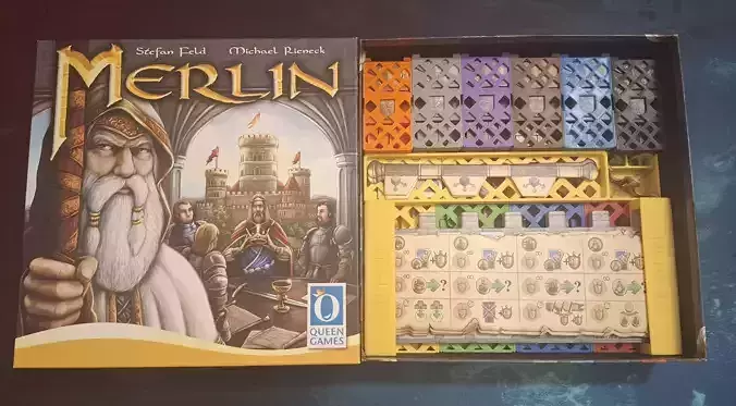 Merlin insert - Compatible with sleeved cards