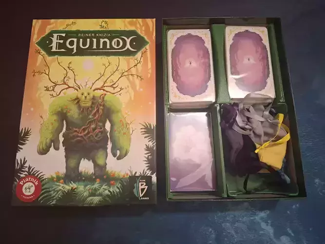 Equinox insert -Compatible with sleeved cards