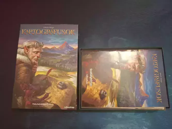 Cartographers insert - Compatible with sleeved cards