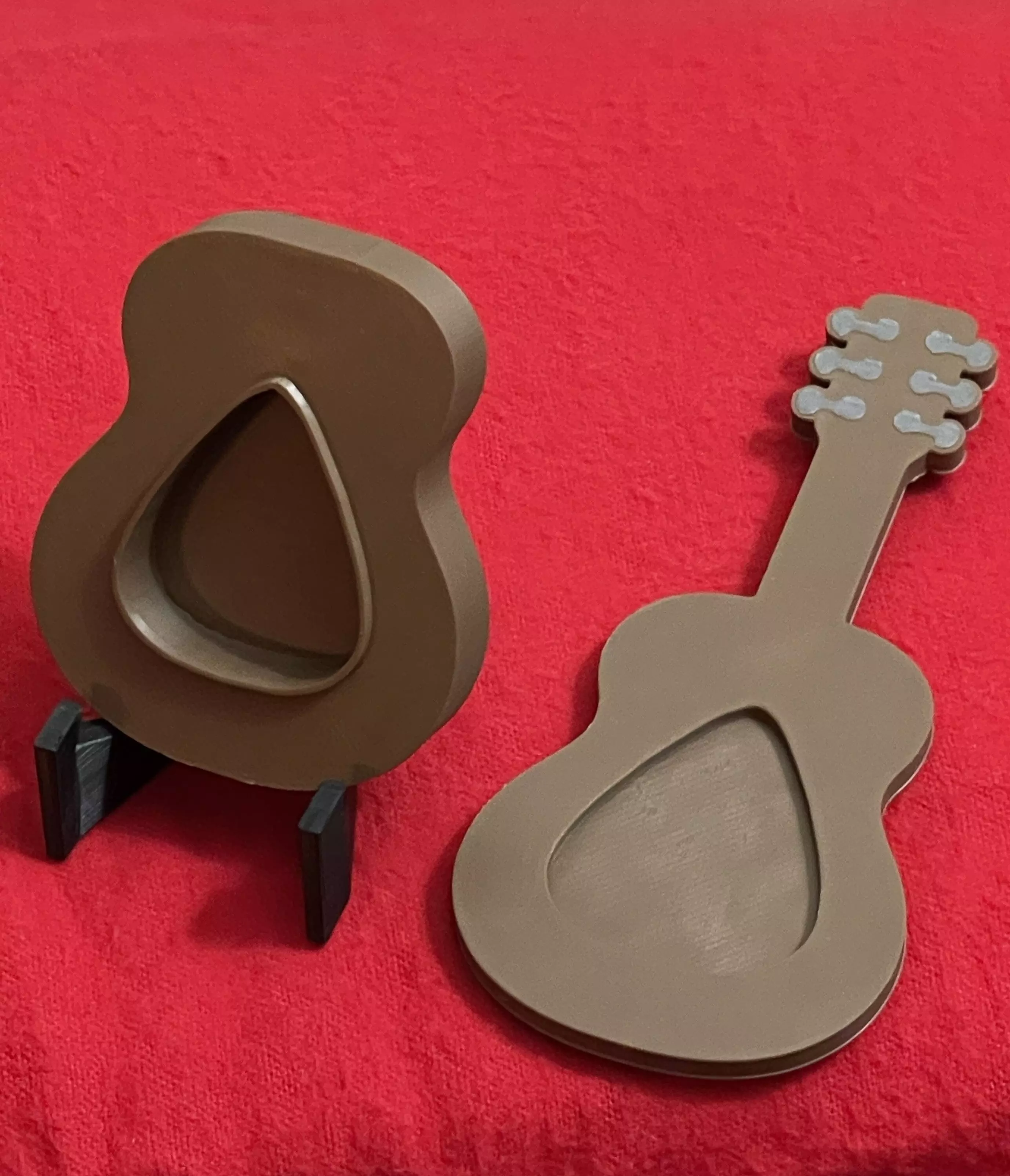 Mini Guitar Pick Holder with Magnetic Closure 3D print model_3