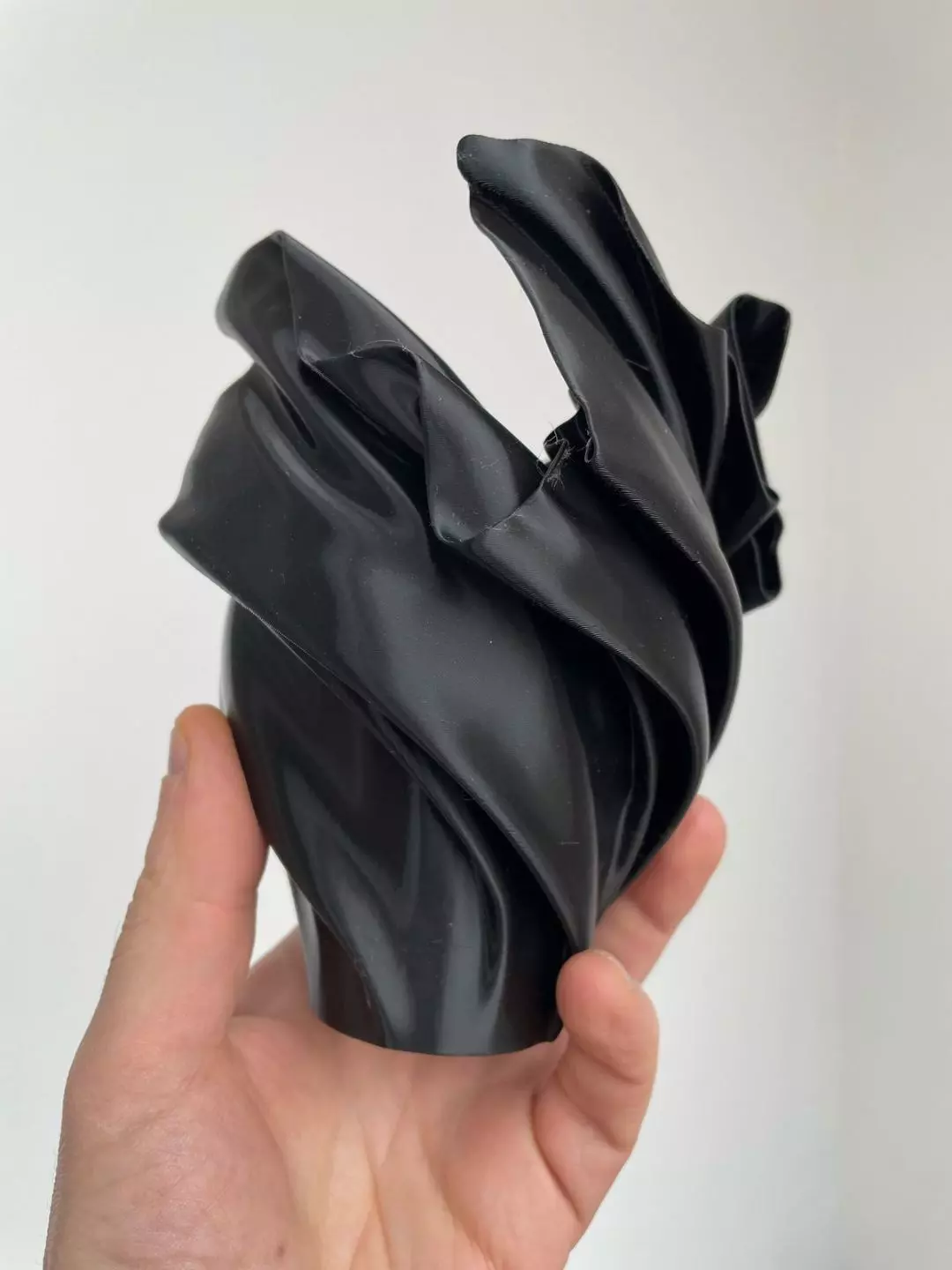 Dynamic Cloth Vase 3D print model_3