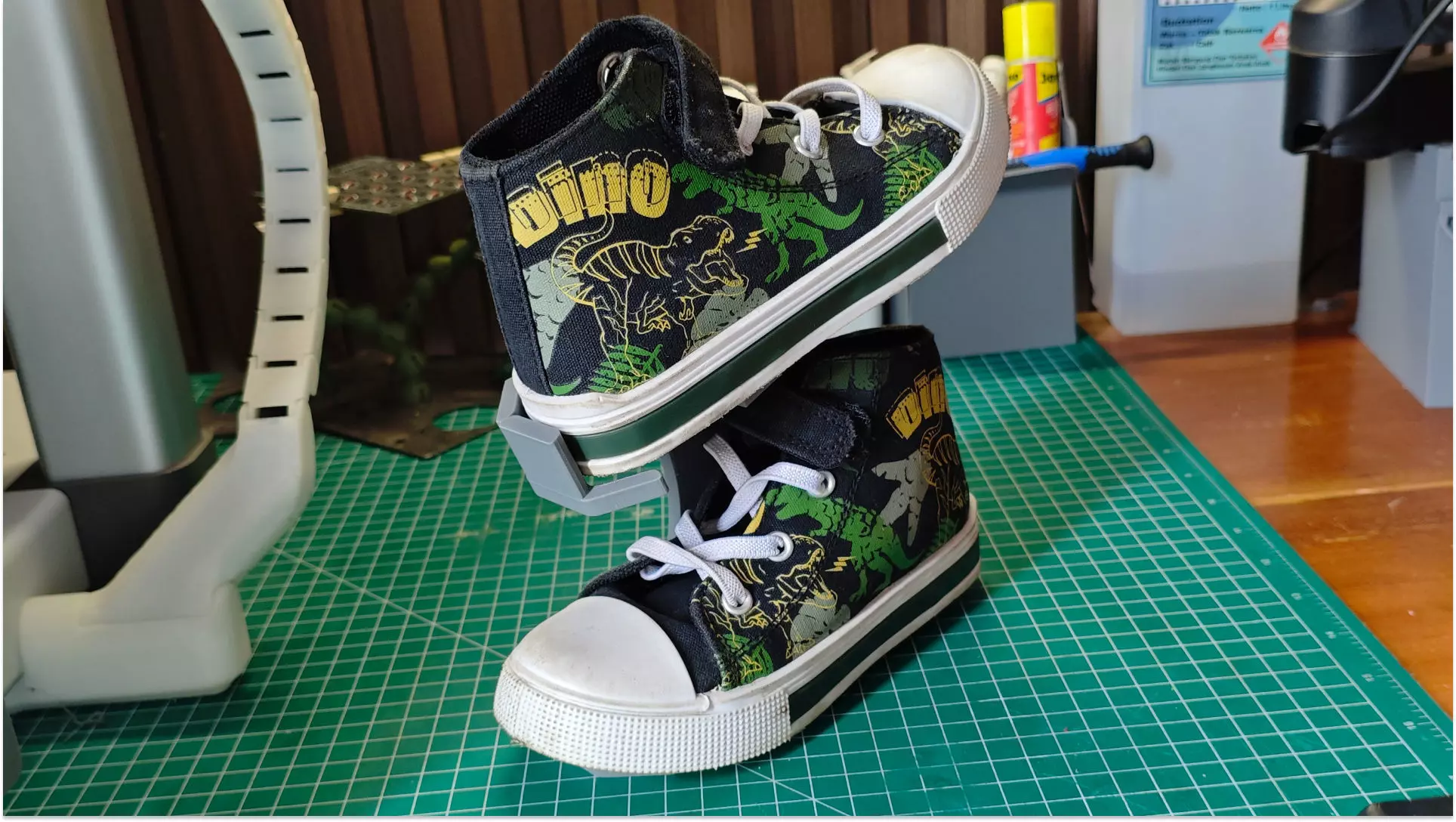 Small Wall Mount Shoe Display 3D print model_0