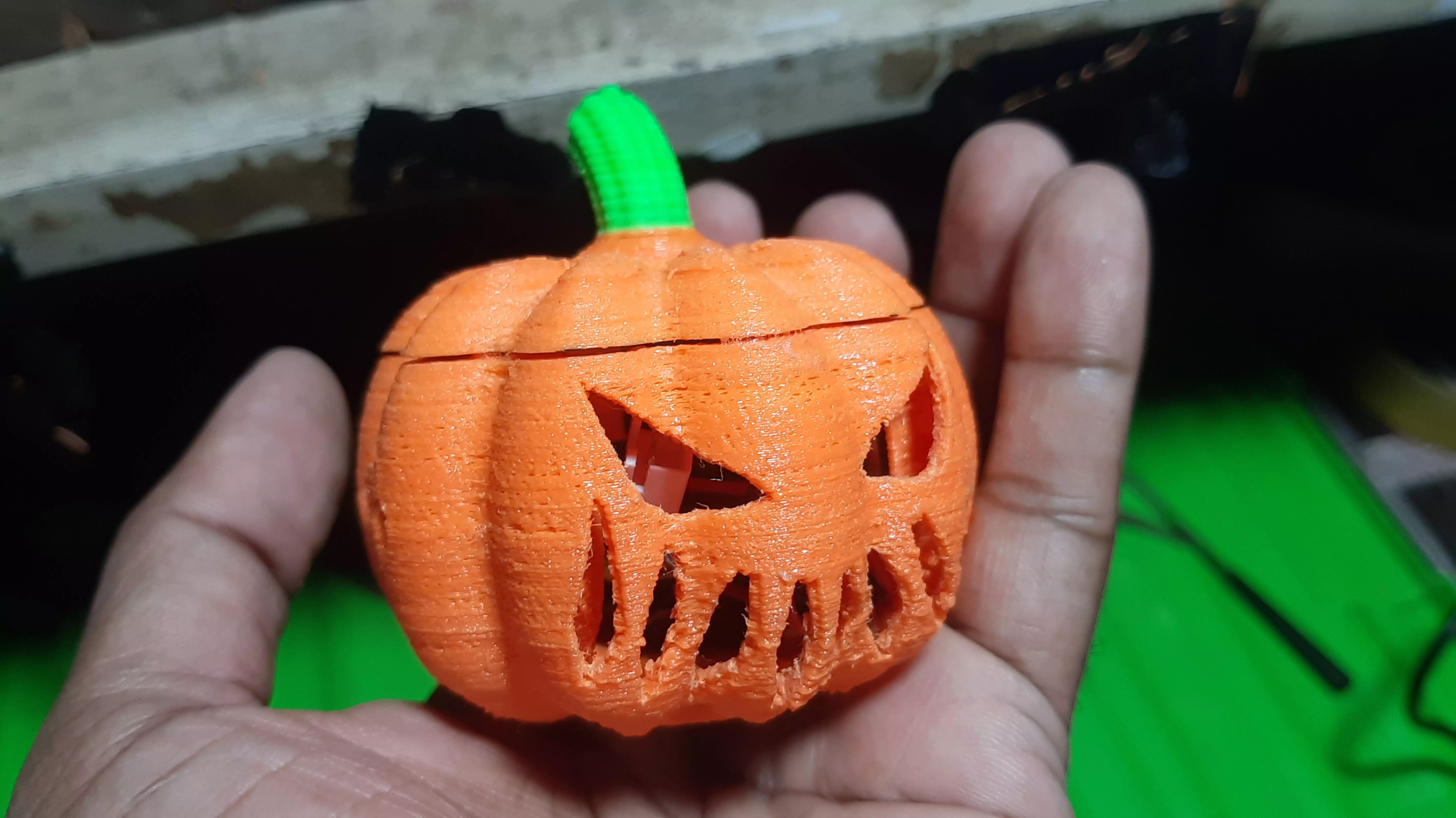 Halloween Version Bluetooth Speaker 3D print model_0