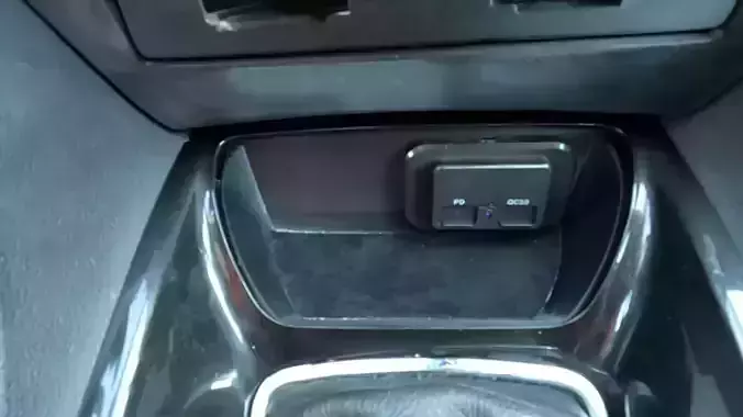 Replacement Hub for ashtray and 12V socket Citroen C5 2008-17