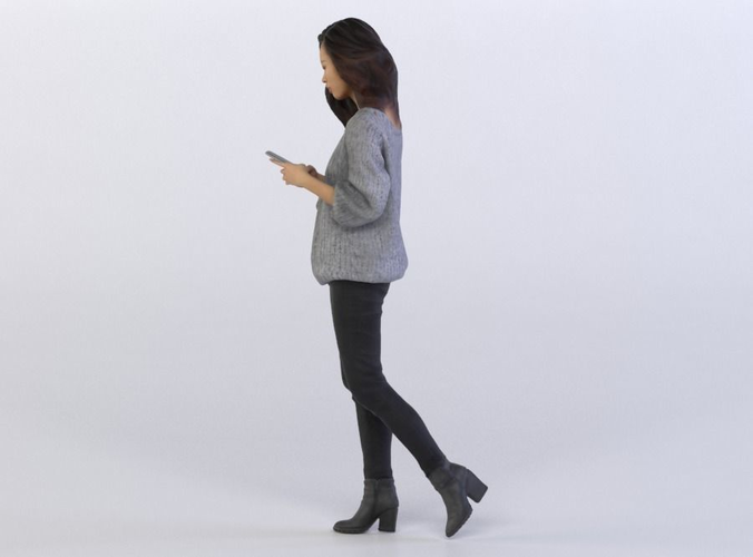 Mei 0339 Woman typing on a phone