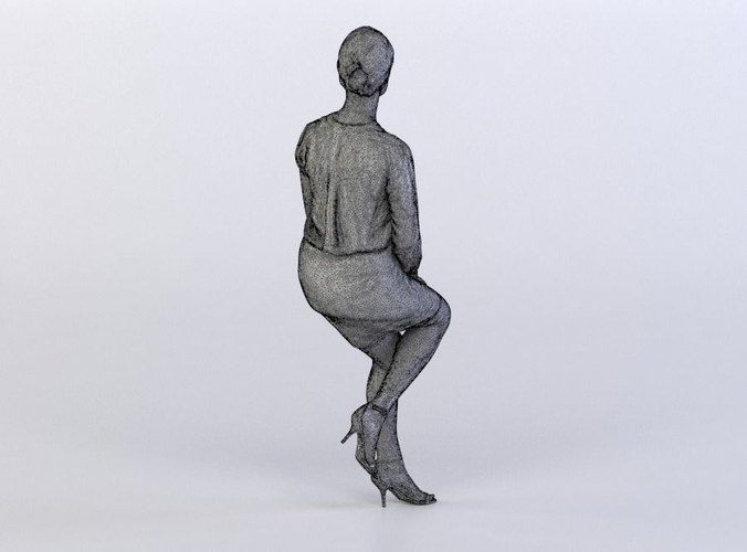 Maria 0158 Woman sitting, looking up