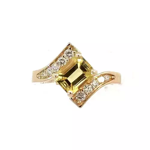 Engagement Ring with Graduated Round Stones