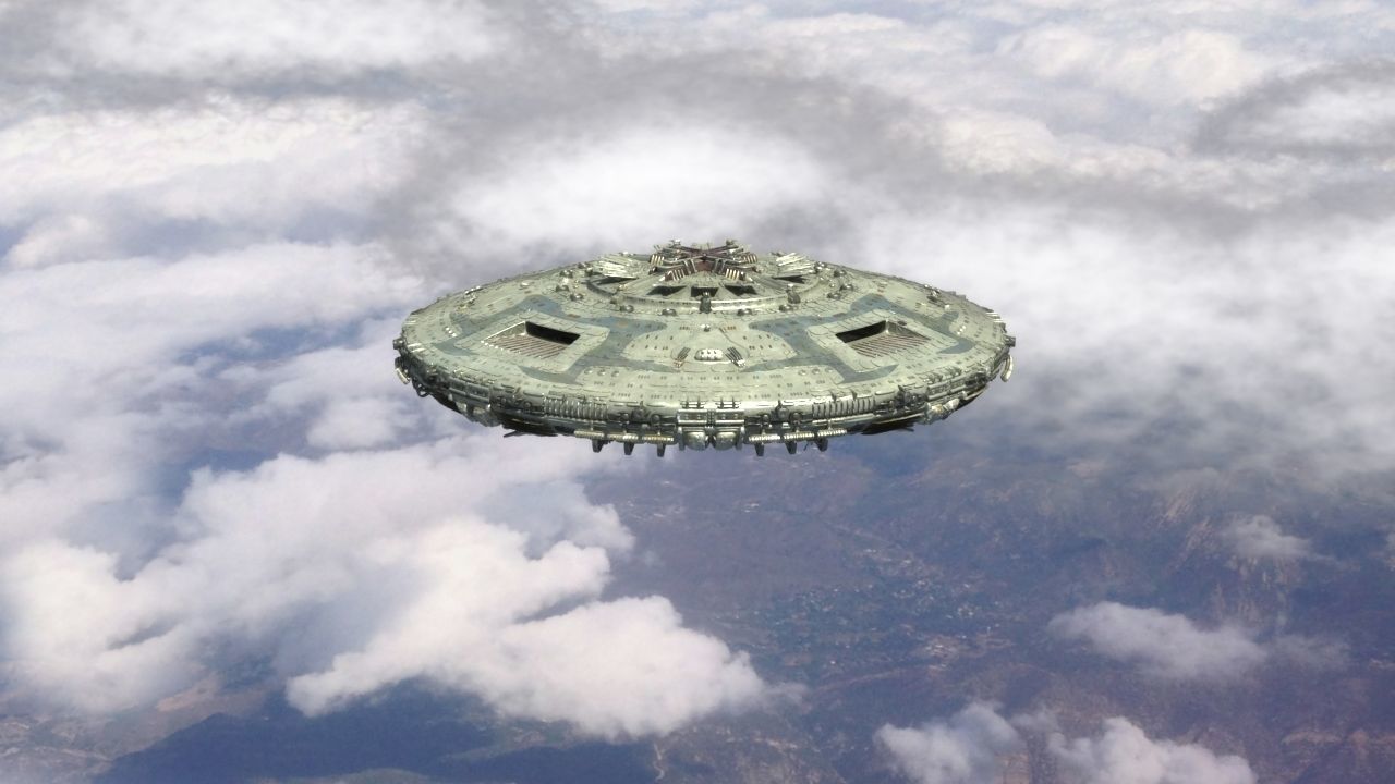 UFO Model spaceship flying in sky 3D model_2