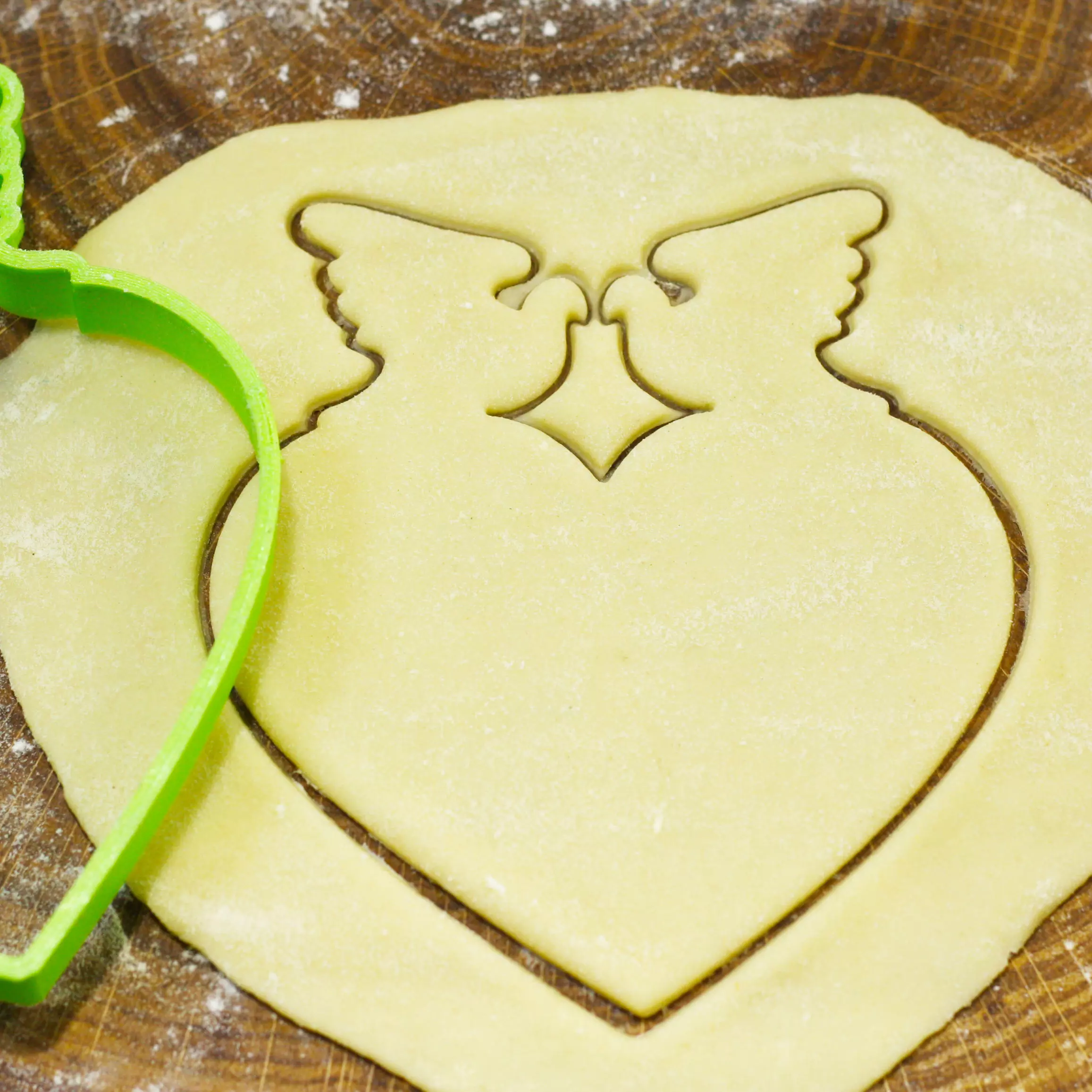Heart with doves cookie cutter for professional Free 3D print model