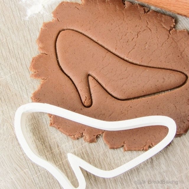 High heel pump cookie cutter for professional  Free 3D print model_1